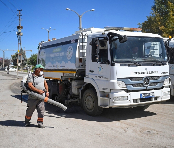 Yeşilyurt Belediyesi’nin Temizlik Seferberliği Sürüyor
