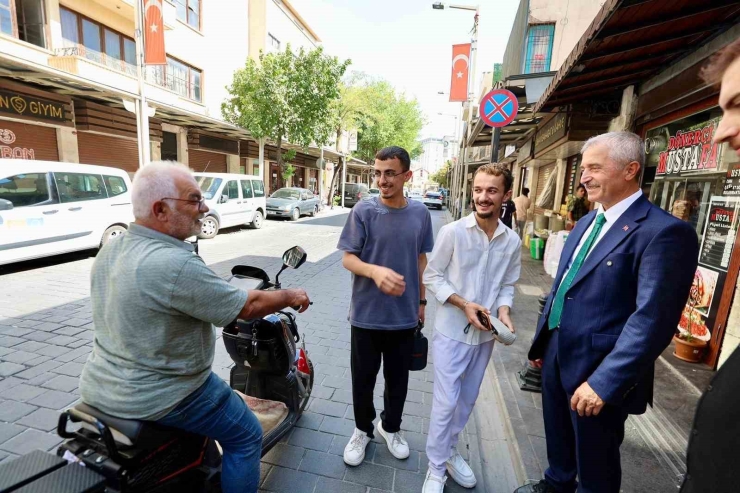 Başkan Tahmazoğlu, Çarşı Esnafı Ve Vatandaşlarla Buluştu