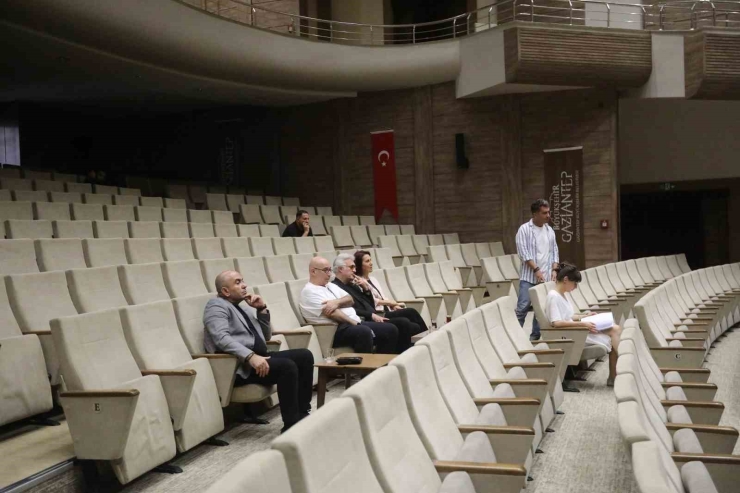 Devlet Tiyatroları Genel Müdürü Karadağlı Gaziantep Şehir Tiyatrosu Provasında