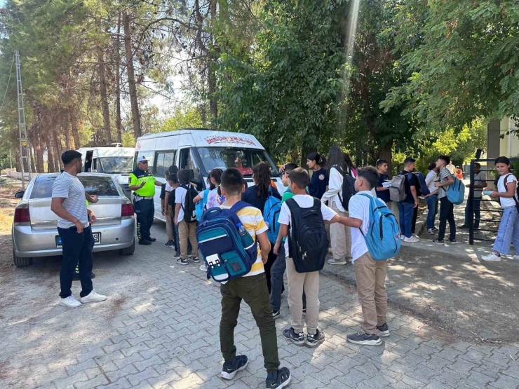 Jandarmadan 534 Okul Önü-çevresi İle Servis Araçlarına Yönelik Uygulama