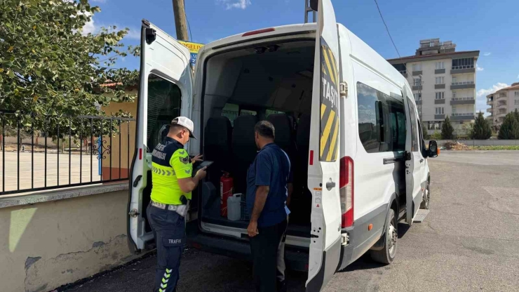 Jandarmadan 534 Okul Önü-çevresi İle Servis Araçlarına Yönelik Uygulama