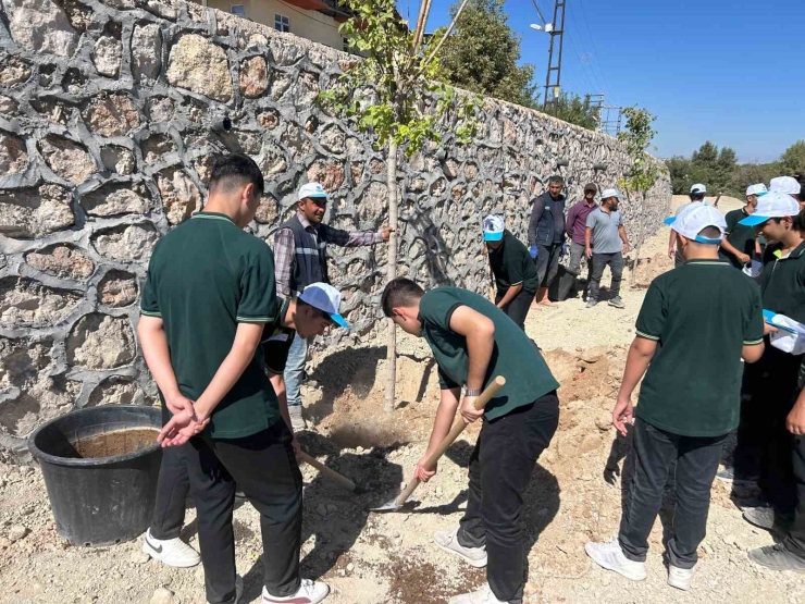 Malatya’nın Fethi’nin 924. Yılında Bin 101 Fidan Toprakla Buluştu