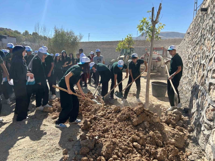 Malatya’nın Fethi’nin 924. Yılında Bin 101 Fidan Toprakla Buluştu