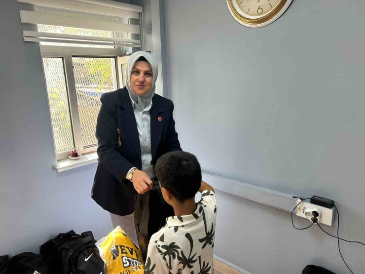 Muhtar Anadan Öğrencilere Kırtasiye Desteği