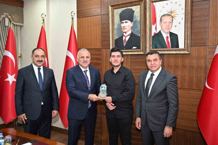 Diyarbakır’da Yılın Ahisi, Kalfası Ve Çırağı Ödüllerini Aldı