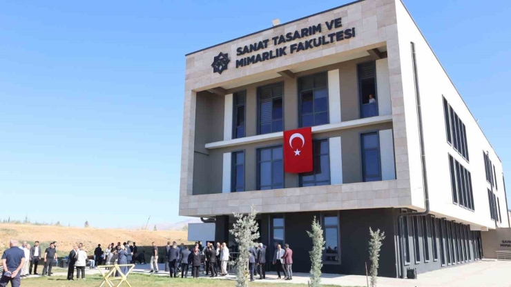 Malatya’da Kenan Işık Amfisi Açıldı
