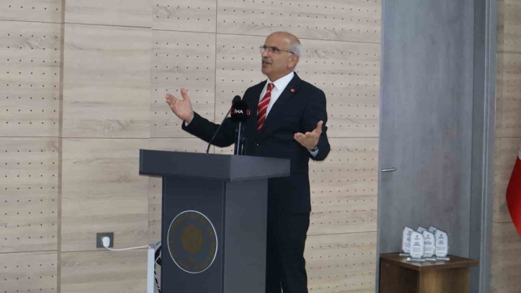 Malatya’da Kenan Işık Amfisi Açıldı