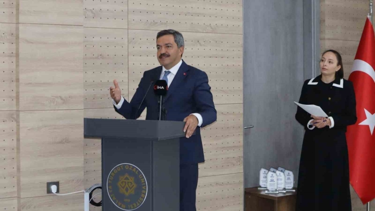 Malatya’da Kenan Işık Amfisi Açıldı