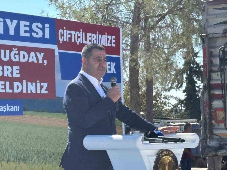 Çiftçilere Bin 700 Ton Tohum Ve 2 Bin Ton Gübre Desteği