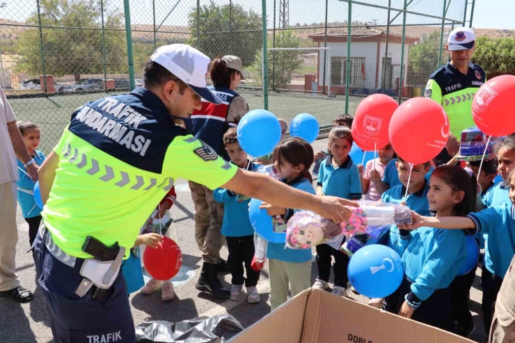Jandarmadan 170 Öğrenciye Teorik Ve Pratik Trafik Eğitimi