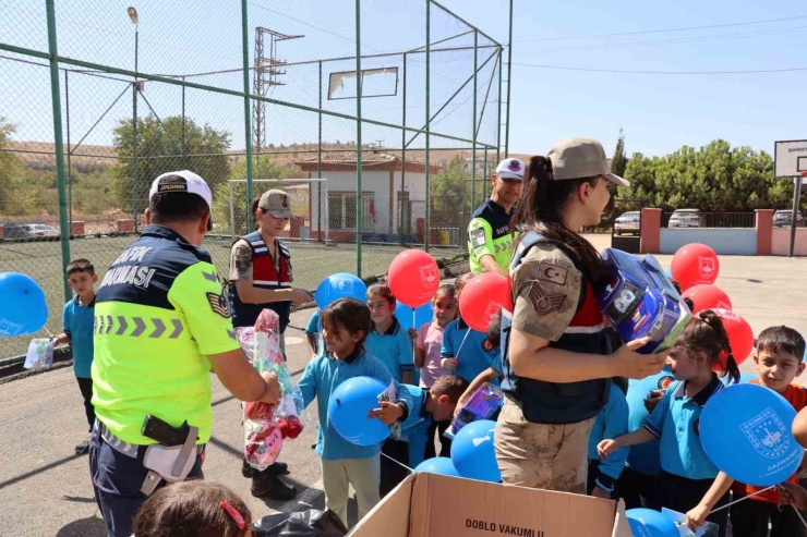 Jandarmadan 170 Öğrenciye Teorik Ve Pratik Trafik Eğitimi