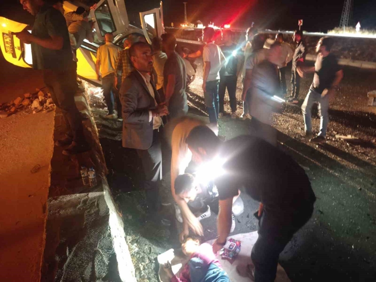 Şanlıurfa’da Minibüs İle Otomobil Çarpıştı: 1 Ölü, 5 Yaralı