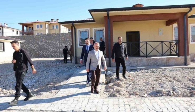 Vali Varol, Sincik’te Yapımı Tamamlanan Köy Evlerini İnceledi
