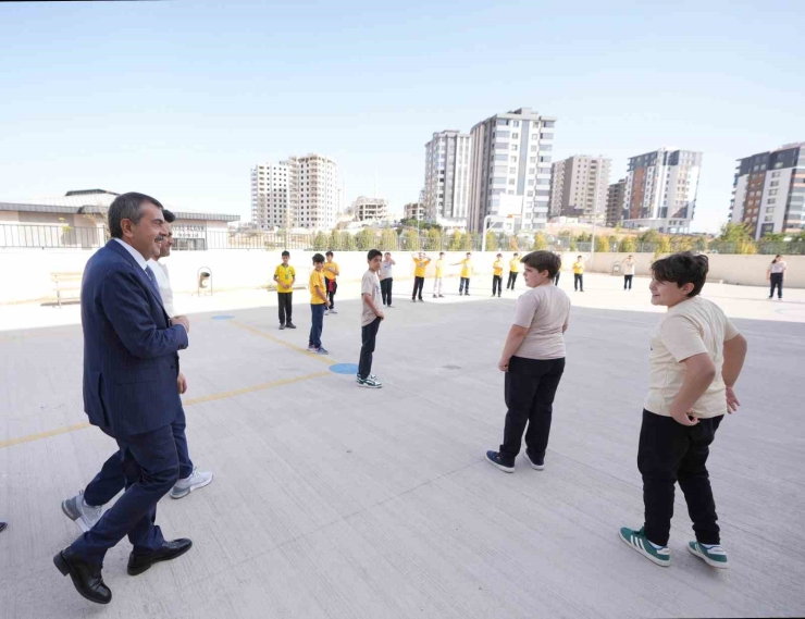 Bakan Tekin’den Gaziantep’te Sürpriz Okul Ziyareti