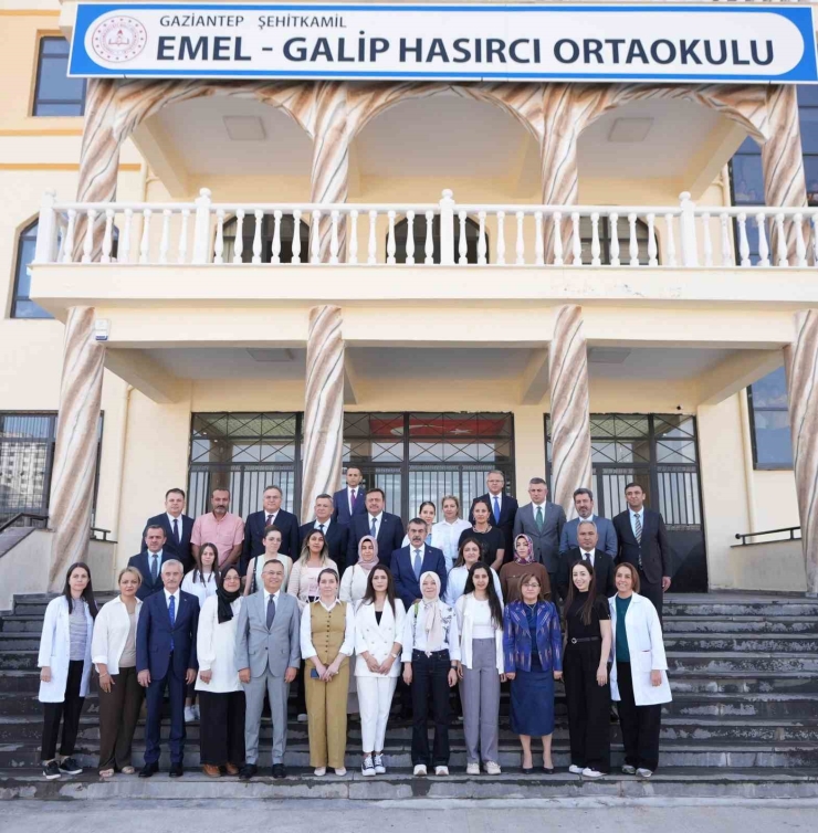 Bakan Tekin’den Gaziantep’te Sürpriz Okul Ziyareti