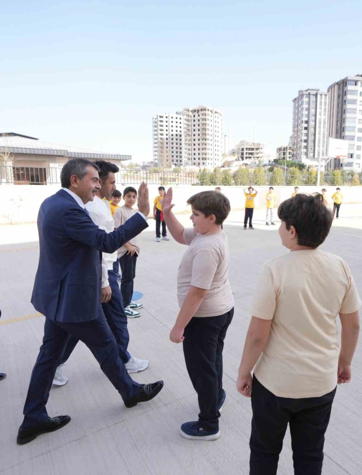 Bakan Tekin’den Gaziantep’te Sürpriz Okul Ziyareti