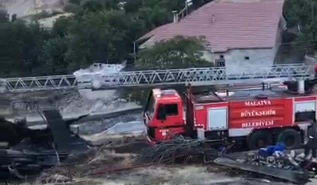 Malatya’da Çıkan Yangında 3 Ev Kullanılamaz Hale Geldi