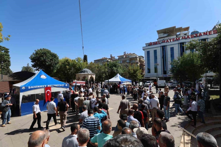 Şahinbey Belediyesi Ahilik Haftasını Pilav Dağıtarak Kutladı