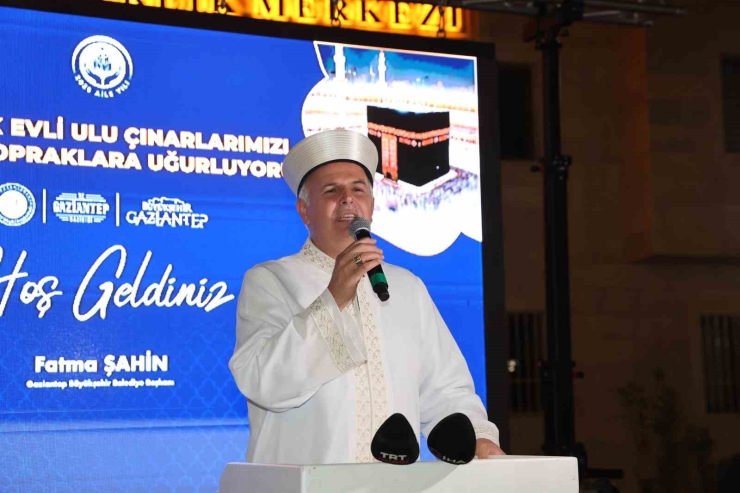 Evliliklerinde 41 Yılı Dolduran Çiftler Kutsal Topraklara Uğurlandı