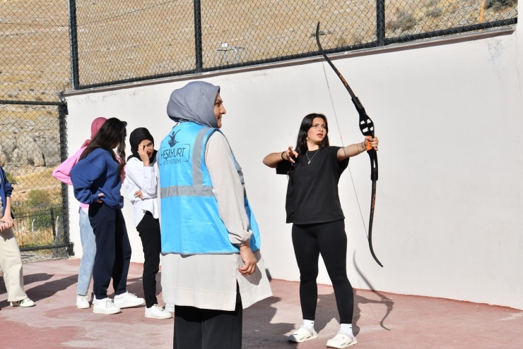 Yeşilyurt Kent Konseyi’nden Gençlere Kamp Etkinliği