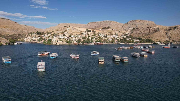 Halfeti’de Teknelerle Sumud Filosu’na Destek