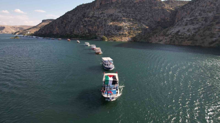 Halfeti’de Teknelerle Sumud Filosu’na Destek
