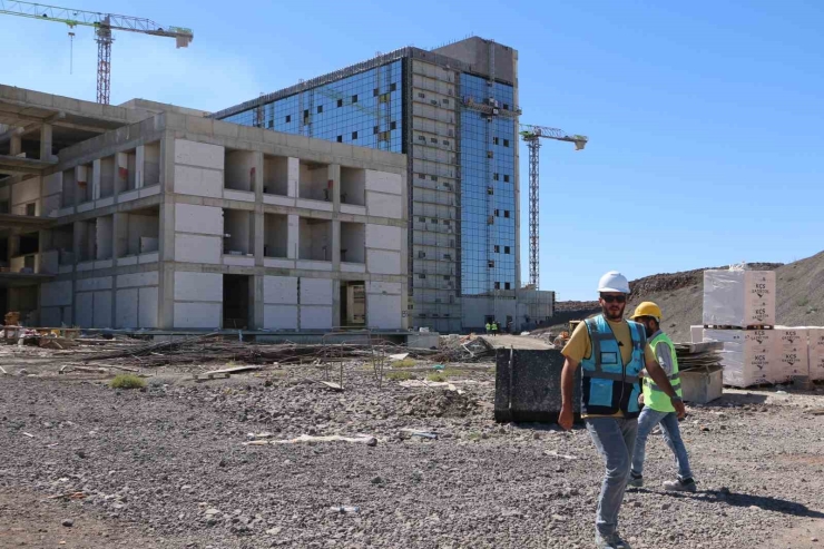 Diyarbakır Şehir Hastanesi’nde İnşaat Çalışmaları Hızla Devam Ediyor