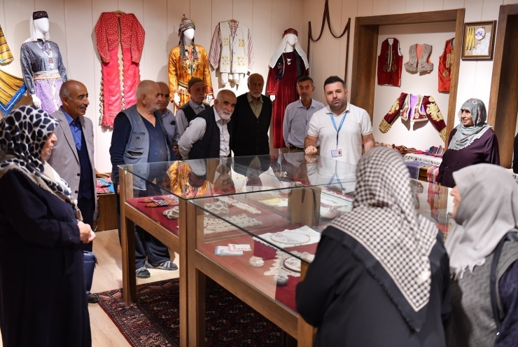 Yeşilyurt Belediyesi, Yaşlılar Günü’nde Büyüklerini Unutmadı