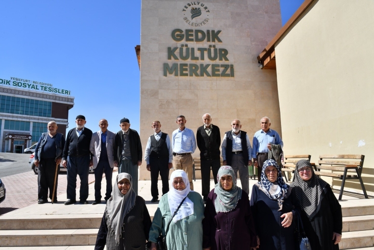 Yeşilyurt Belediyesi, Yaşlılar Günü’nde Büyüklerini Unutmadı