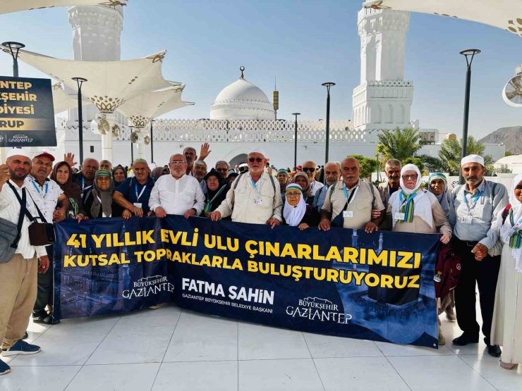 41 Yıllık Evli Ulu Çınarların Kutsal Yolculuğu’nun Medine Bölümü Tamamlandı