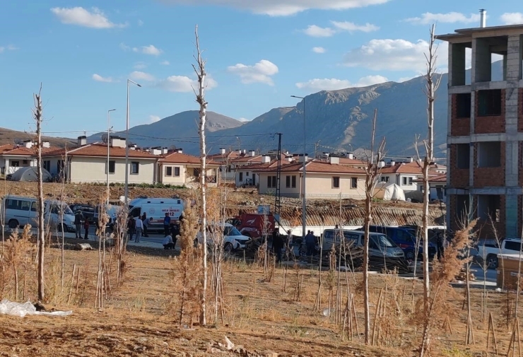 Malatya’da İnşaatta Kalıp Çöktü: 2 İşçi Yaralandı