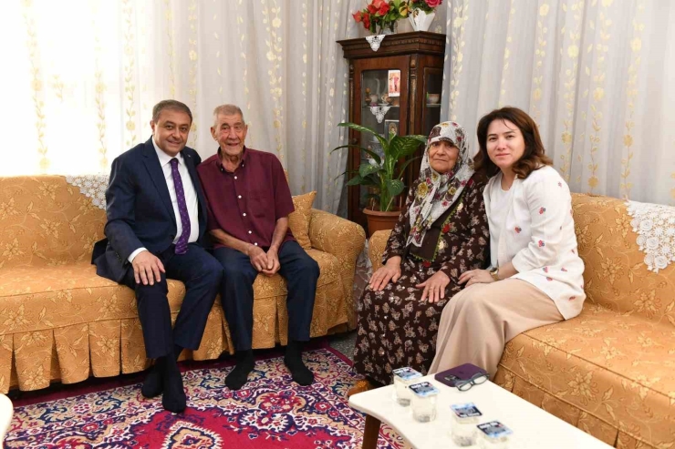 Şanlıurfa Valisi Hasan Şıldak Eşi İle Birlikte Yaşlı Bireylerle Buluştu