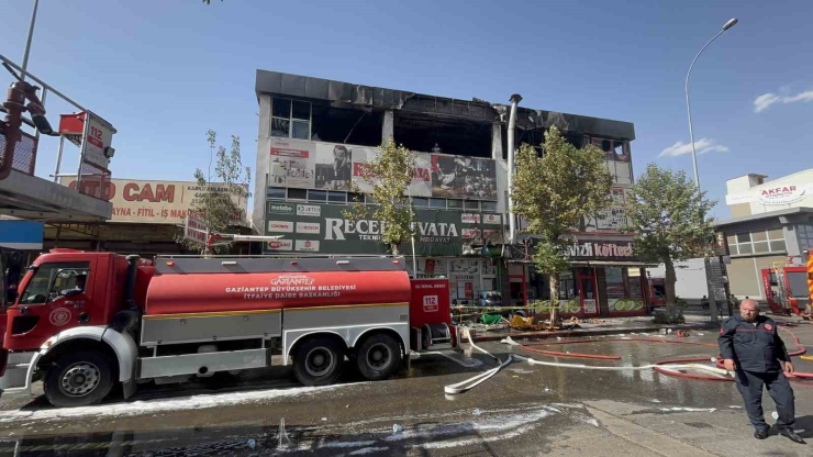 Gaziantep’te İş Yerinde Çıkan Yangını İtfaiye Söndürdü
