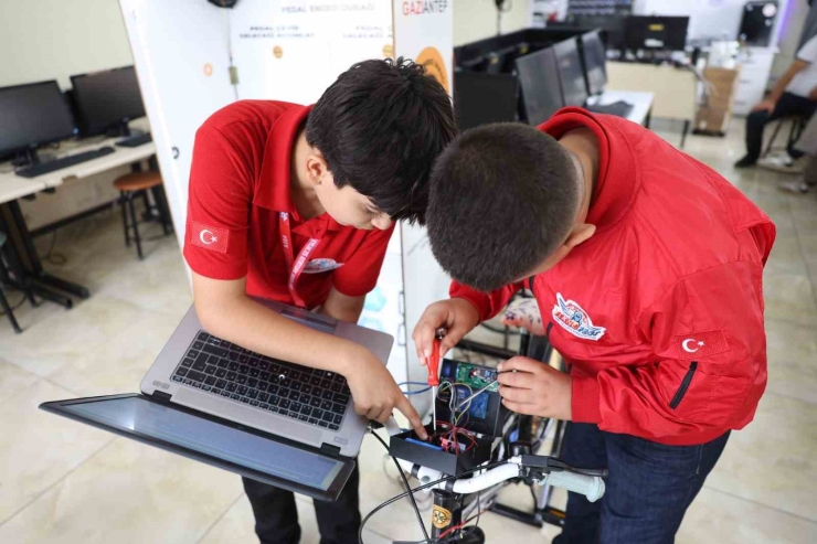 Bu Bisiklet Hem Elektrik Üretiyor Hem De Bakiye Kazandırıyor