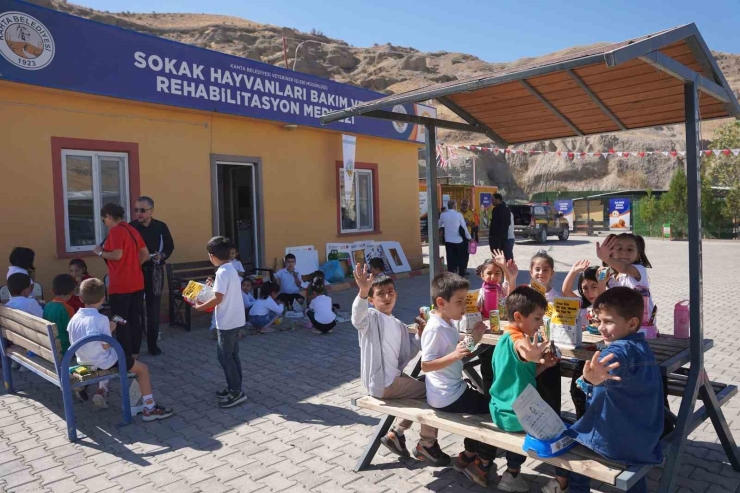 Kahta Belediyesi’nden Hayvanları Koruma Günü’nde Anlamlı Etkinlik