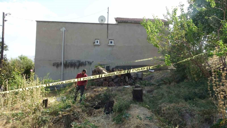 Malatya’da Kayısı Bahçesinde Obruk Oluştu