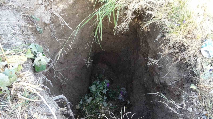 Malatya’da Kayısı Bahçesinde Obruk Oluştu