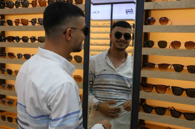 Vatandaşlar Orijinal Fiyatına Sahte Güneş Gözlüğüne Yöneldi, Gözlükçüler Uyardı