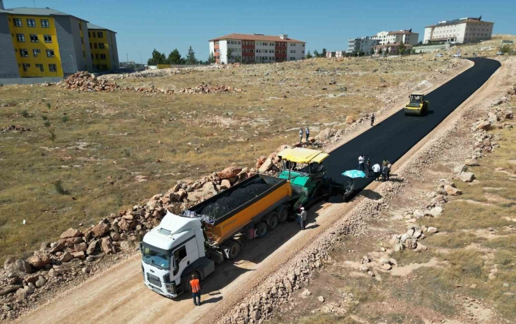 Halfeti Bozova Grup Yolunda Asfalt Serimine Başlandı
