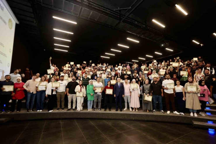 Şahinbey Belediyesi Evlilik Okulu’nda 366 Çift Daha Sertifika Aldı