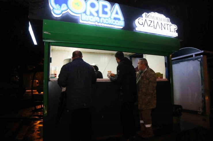 Büyükşehir, 40 Noktada 15 Bin Kişiye Çorba İkram Hizmeti Veriyor