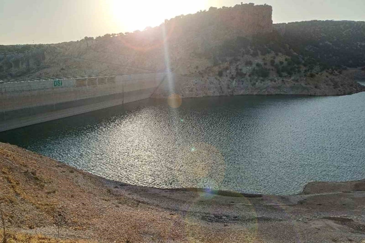 Araban Ardıl Barajı’nda Su Seviyesi Düştü
