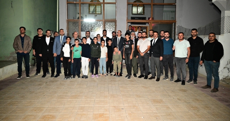 Mahalle Mahalle Gezen Başkan, Sorunlara Yerinde Çözüm Üretiyor