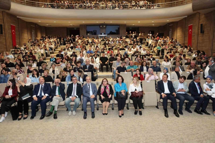 Büyükşehir Şehir Tiyatrosu’ndan Unutulmaz Prömiyer