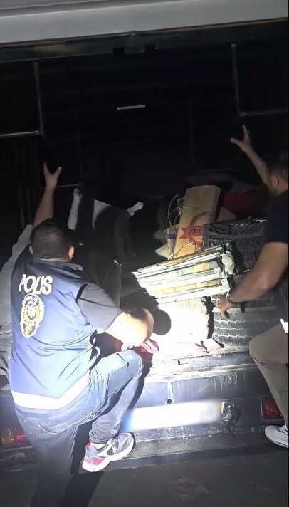 Aracın Fan Ve Klima Düzeneğinin İçerisinde 11 Düzensiz Göçmen Çıktı