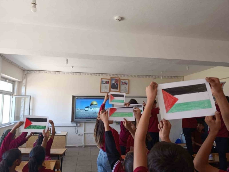 Dicle’de Öğrencilerden Gazze’ye Destek Çalışması