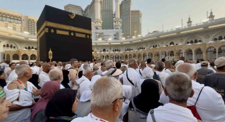 Umrelerini Tamamlayan 300 Kişilik İlk Kafile Yurda Döndü