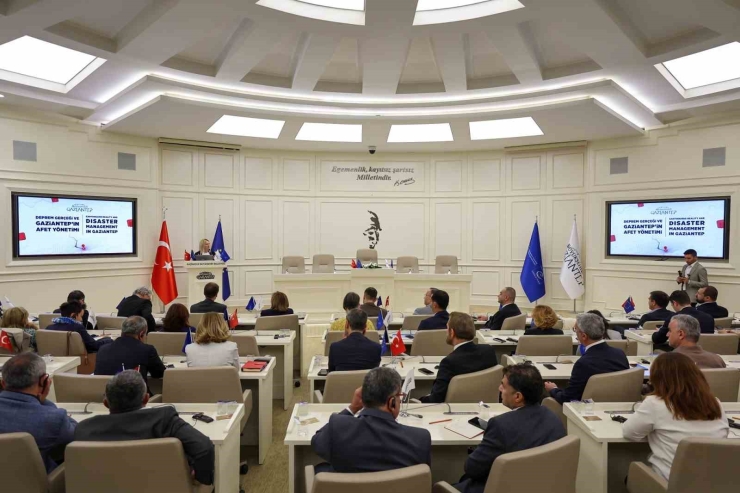 Gaziantep’te ’deprem Gerçeği Ve Gaziantep’in Afet Yönetimi’ Teknik Toplantısı