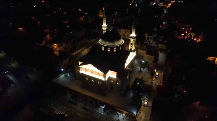 Gaziantep’teki Tarihi Kurtuluş Camii İhtişamıyla Hayran Bırakıyor