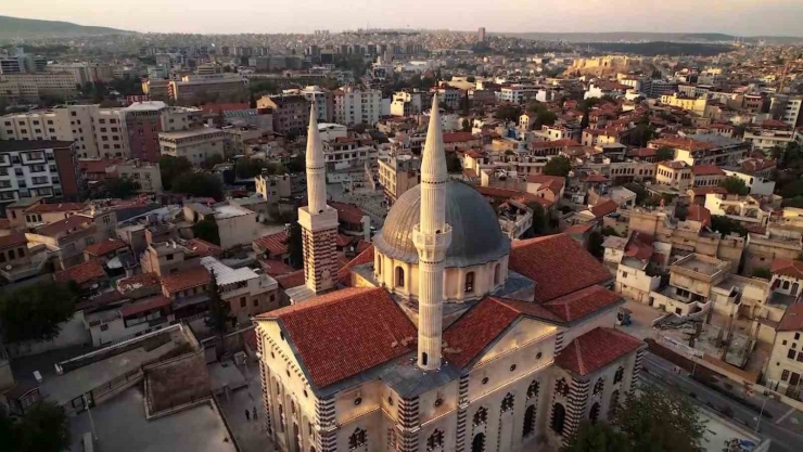 Gaziantep’teki Tarihi Kurtuluş Camii İhtişamıyla Hayran Bırakıyor